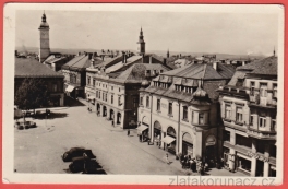 https://www.zlatakorunacz.cz/eshop/products_pictures/uherske-namesti-gottwaldovo-namesti-1433763797.jpg