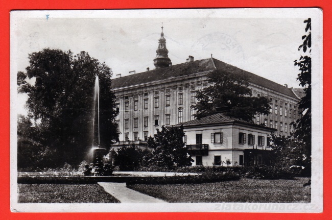 Kroměříž - arcibiskupský palác,kašna