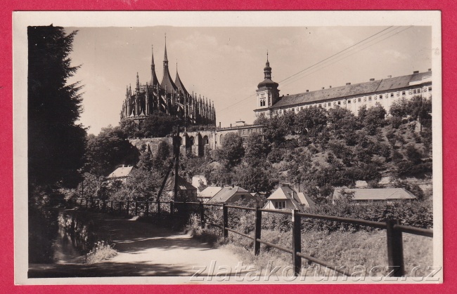 Kutná Hora - pohled na chrám sv. Barbory a okolí