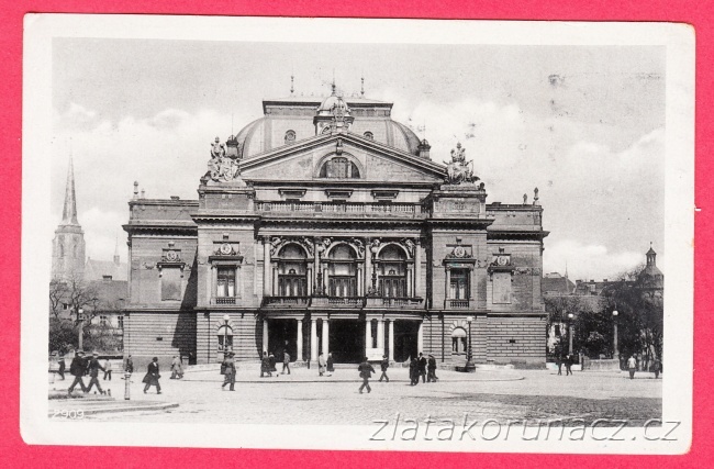 Plzeň - Městské divadlo, lidé, kostel